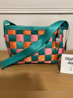 NWT Harvey’s Summer Luvin’ Ice Cream Crossbody